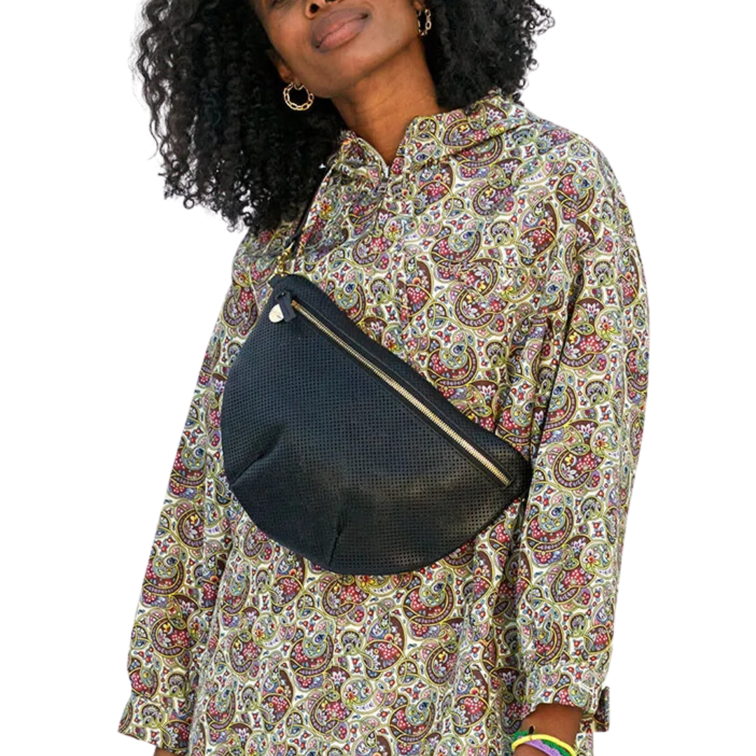 Grande Fanny in Black Perf