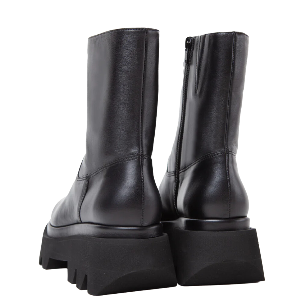 Osian in Iris Black