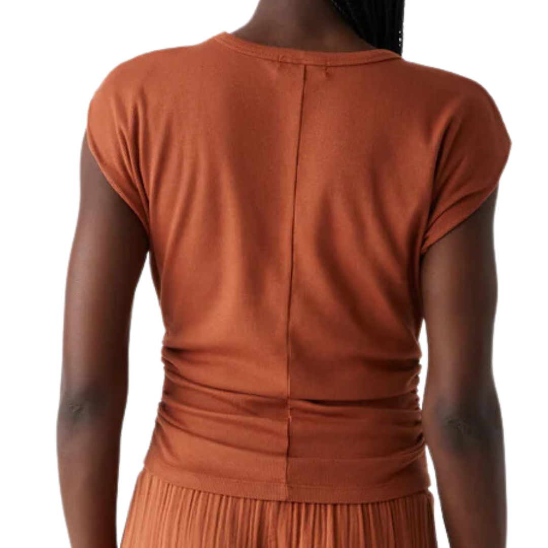 Joni Power Shoulder Tee in Toffee