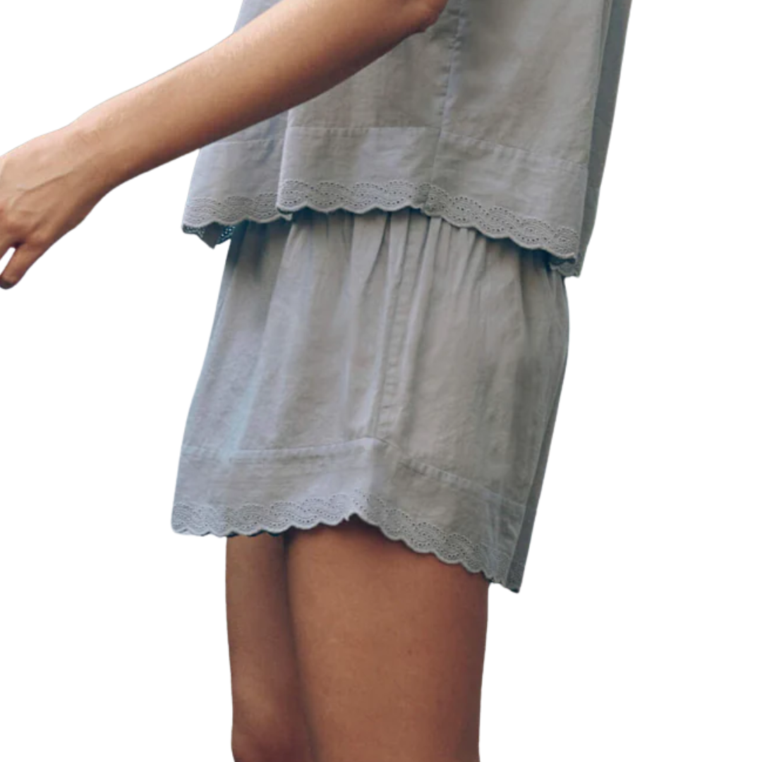 They Eyelet Tap Short in Rainwater