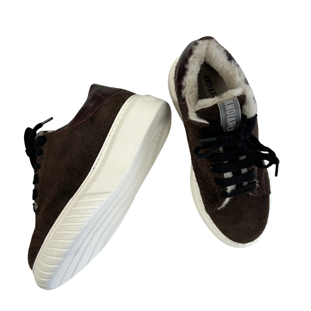 Zoe Cut Mont Bear in Dark Brown