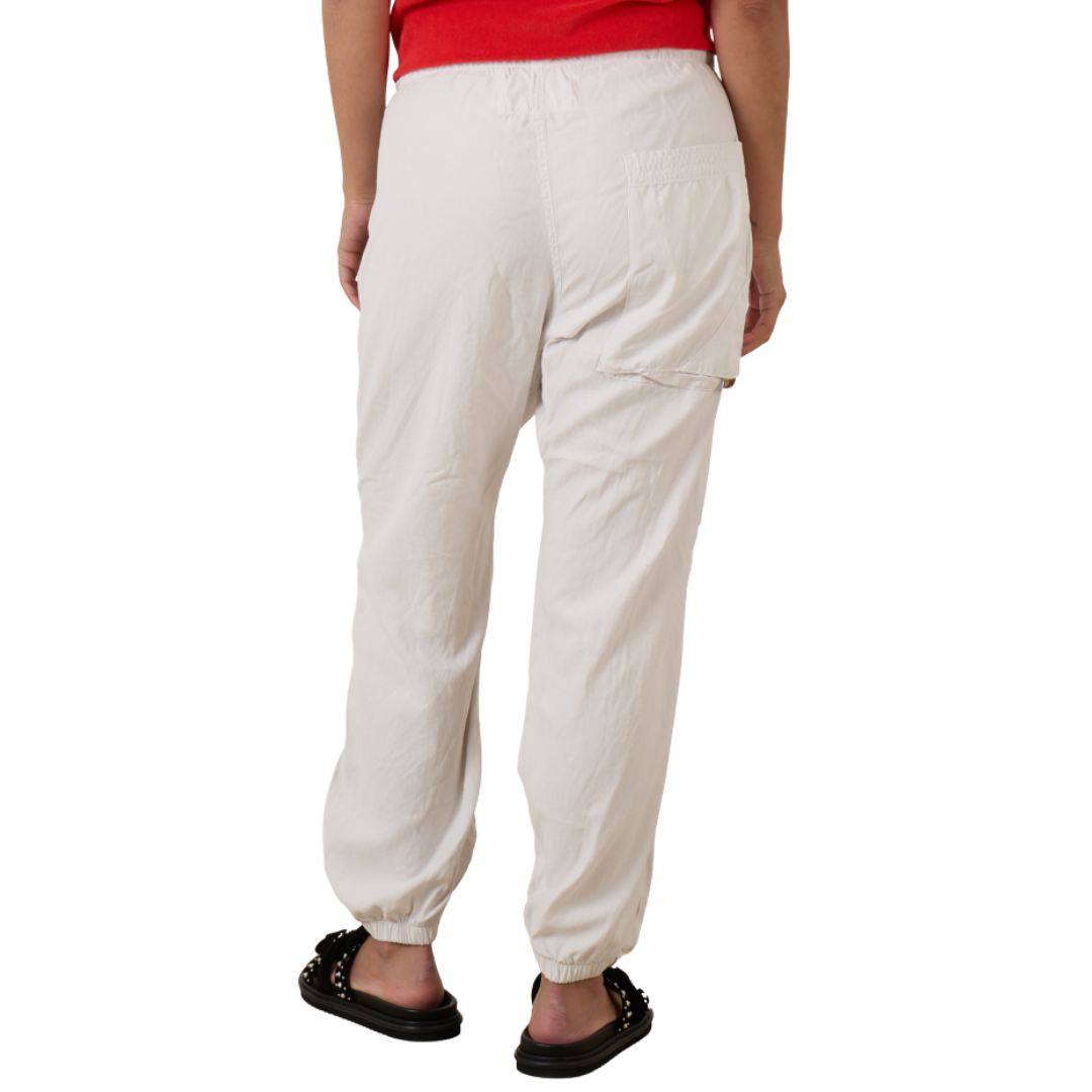 Flap/Snap Matte/Satin Airjump Pant in Laundry White