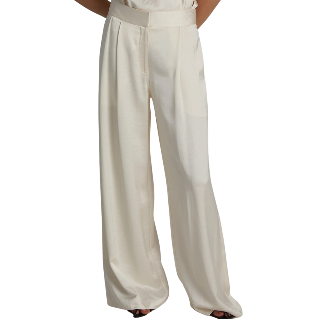Neve Mid-Waisted Wideleg Trouser in Ivory