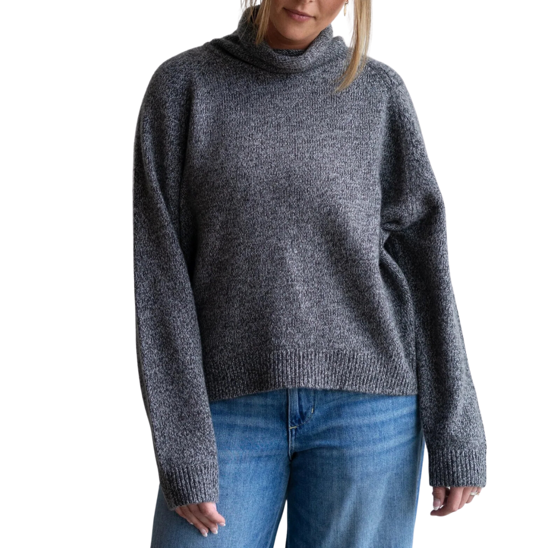 Linden Cashmere Turtleneck in Pebble