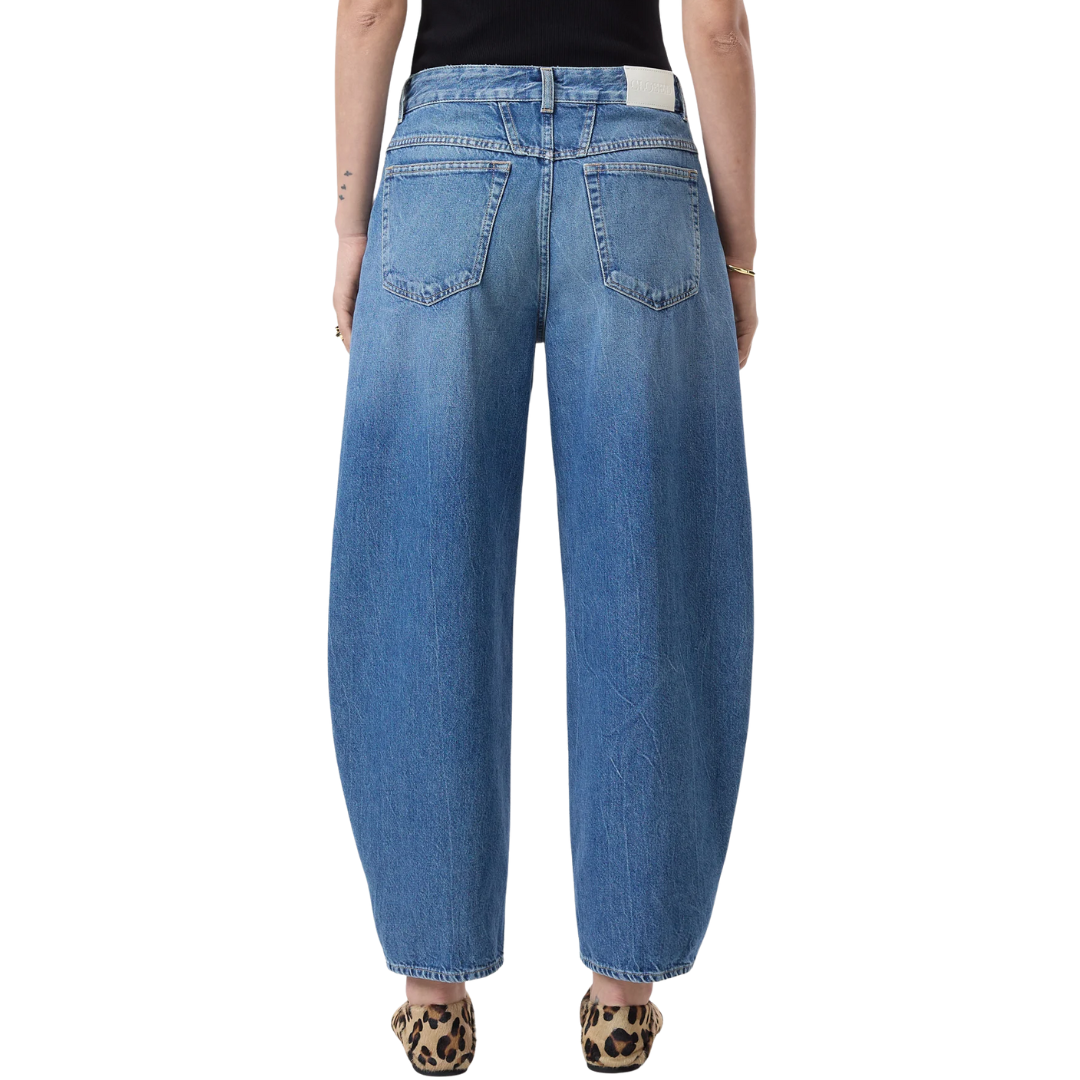 Jazzie Barrel Jeans in Mid Blue