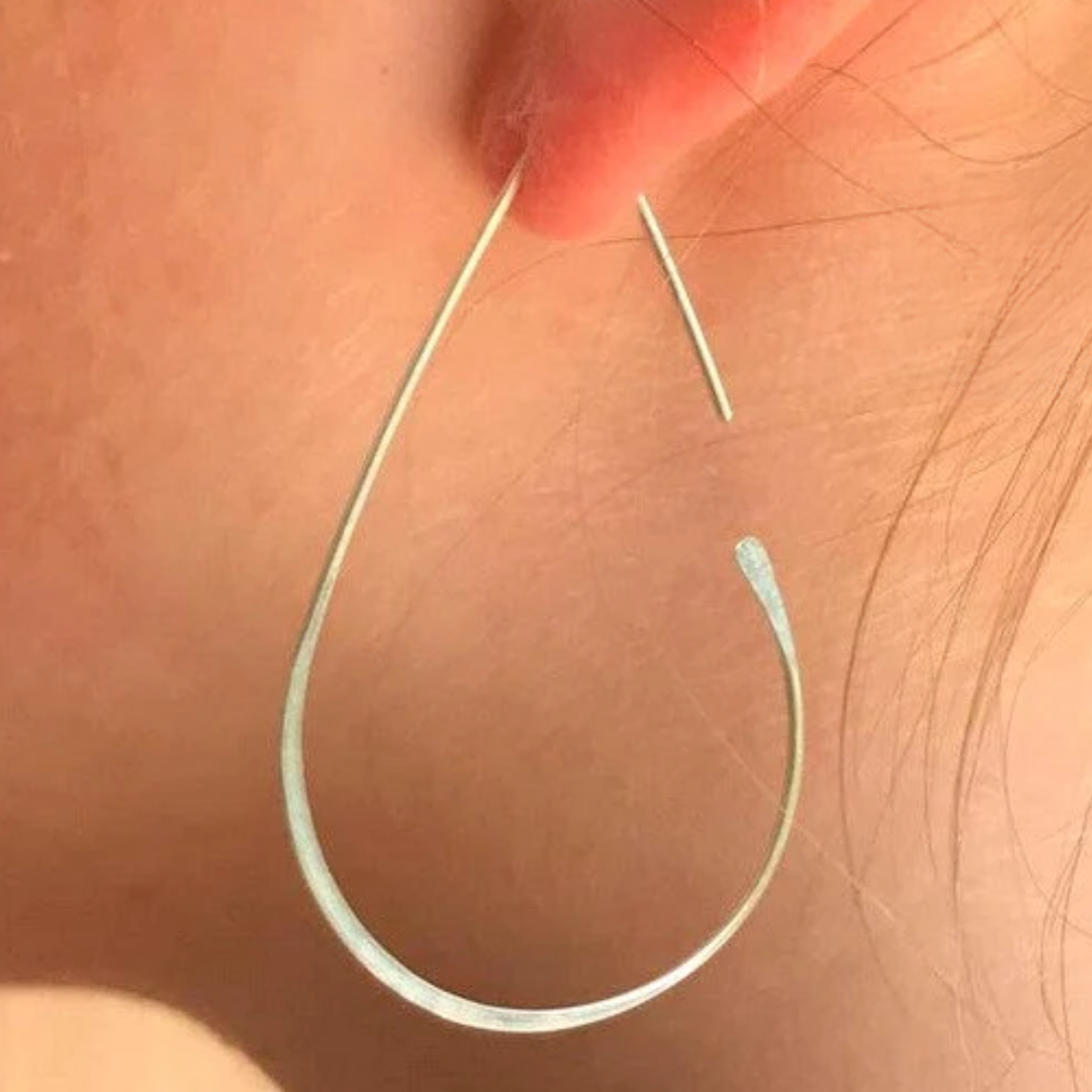 Medium Teardrop Hoops in Gold