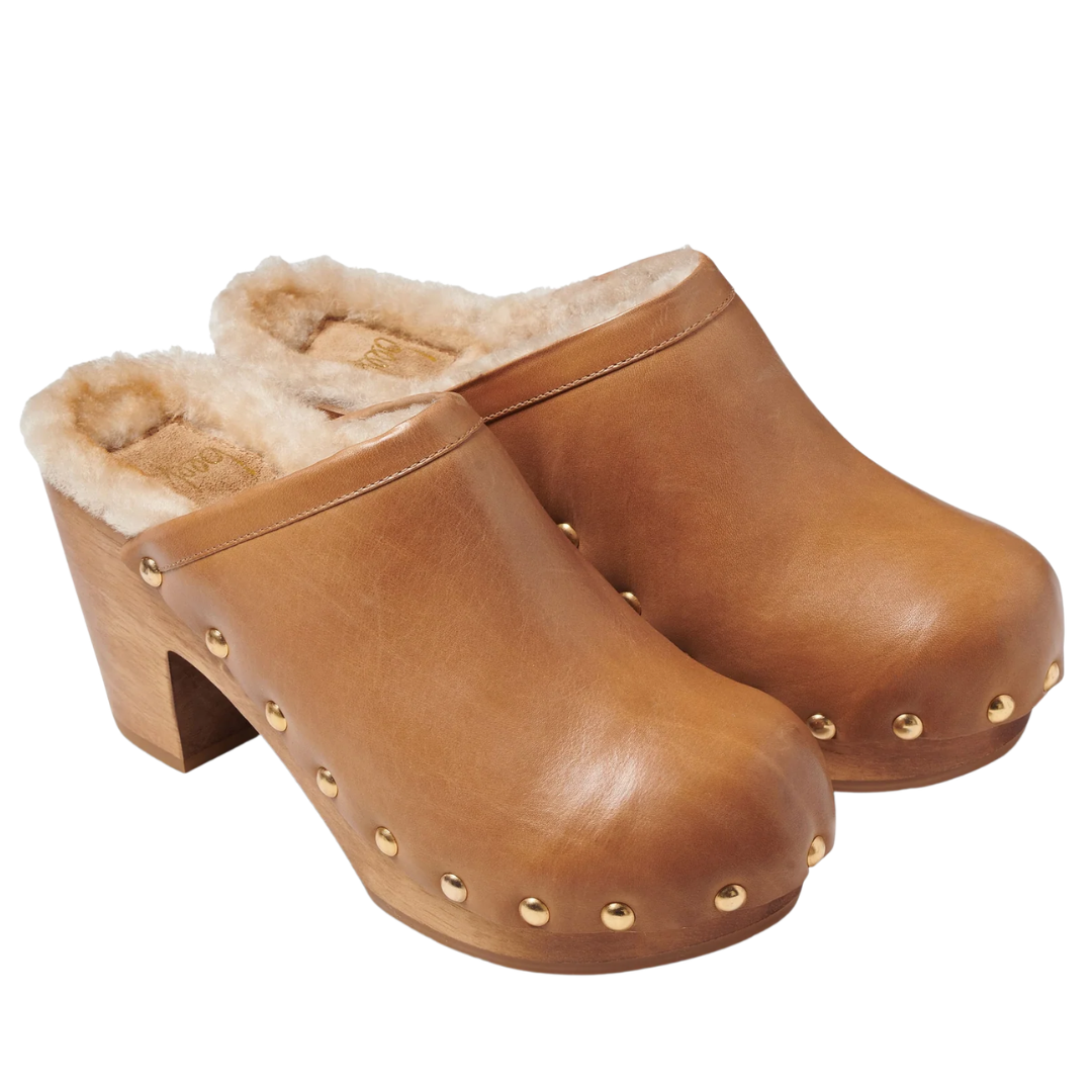 Woodpecker Shearling Clog in Saddle