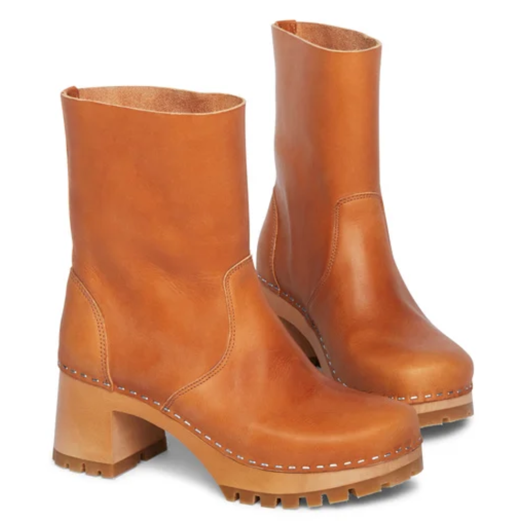 Plain Boot in Natural
