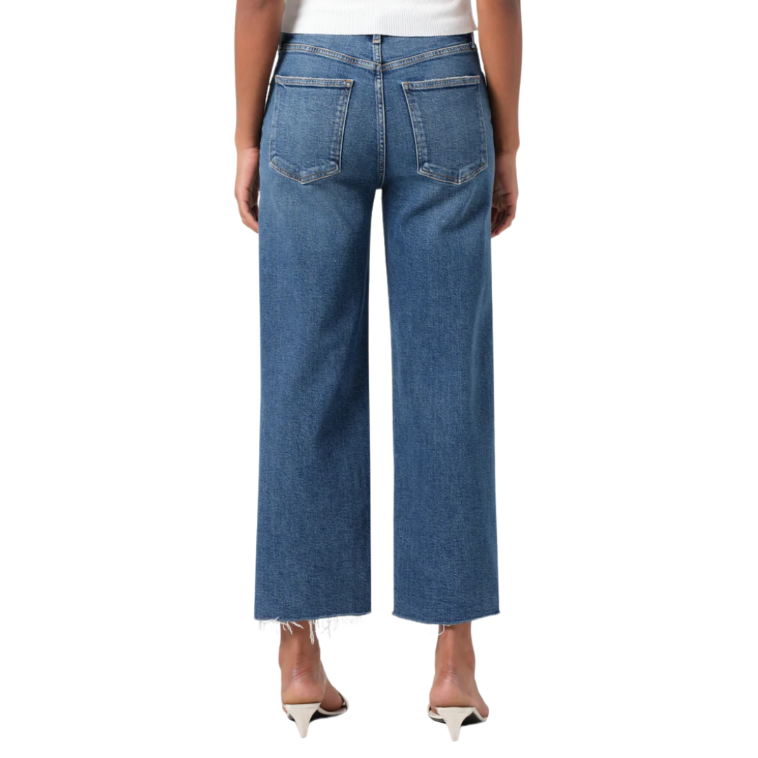 Harper Crop Jean in Motion