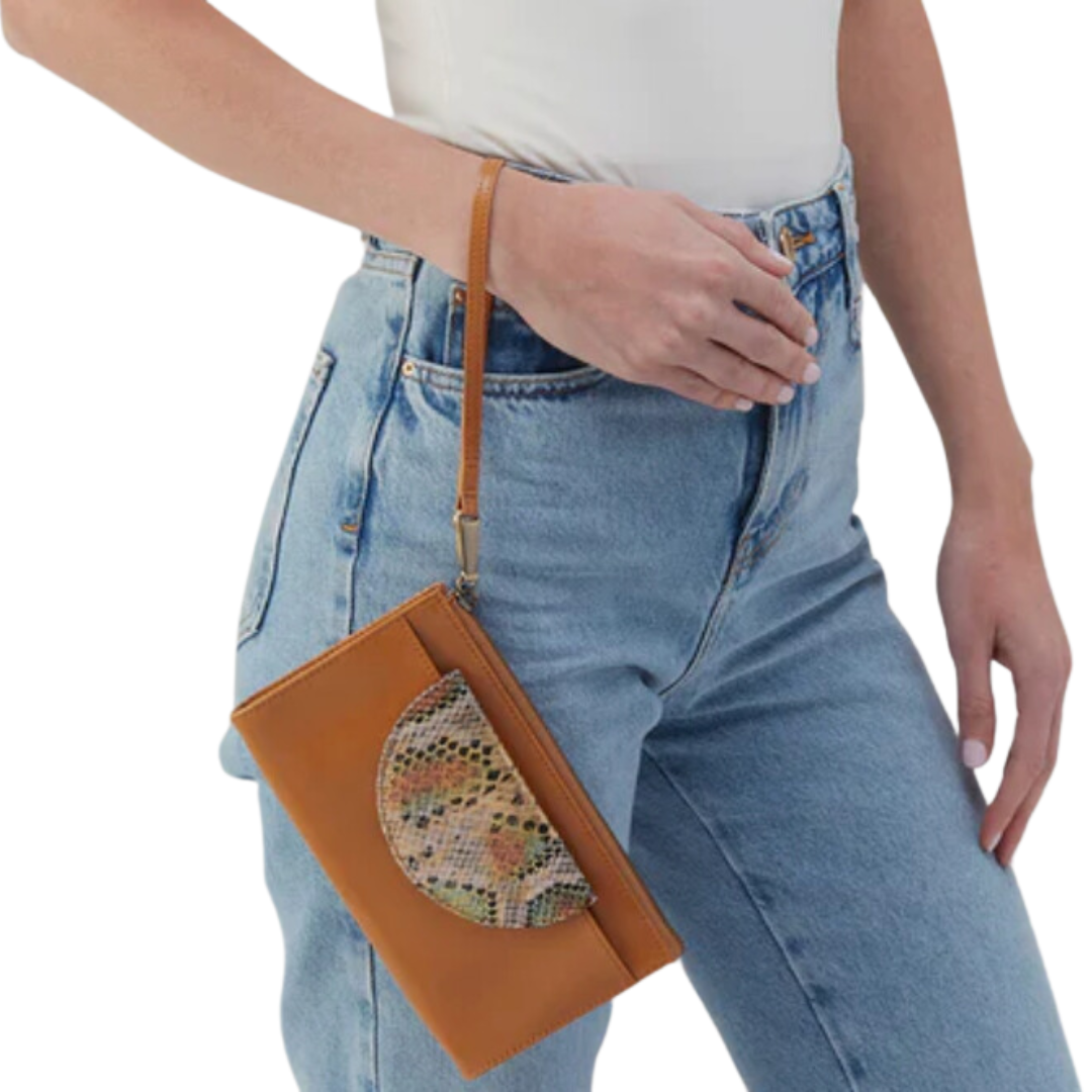 Zenith Wristlet in Natural