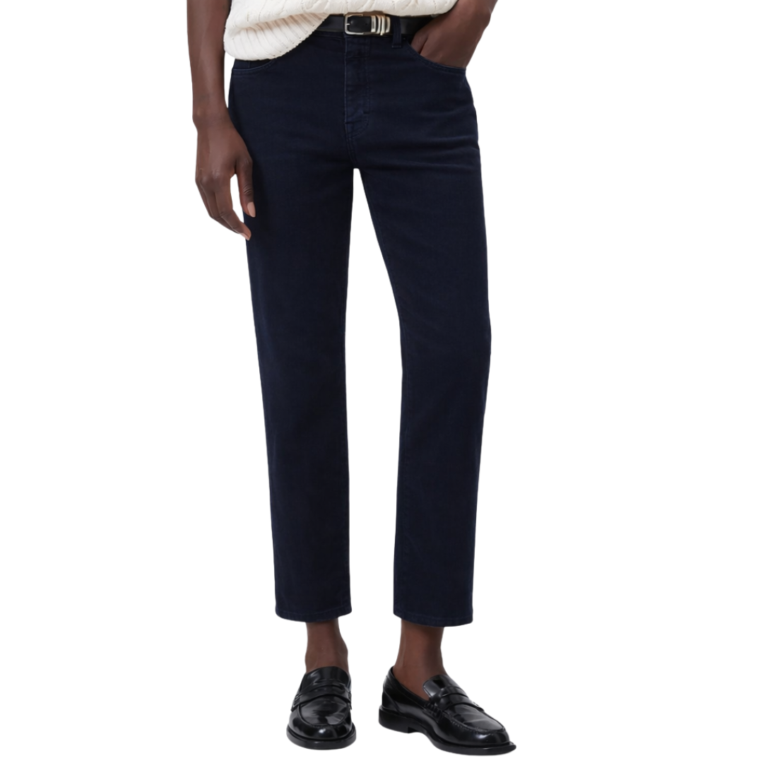 Milo Straight in Dark Night