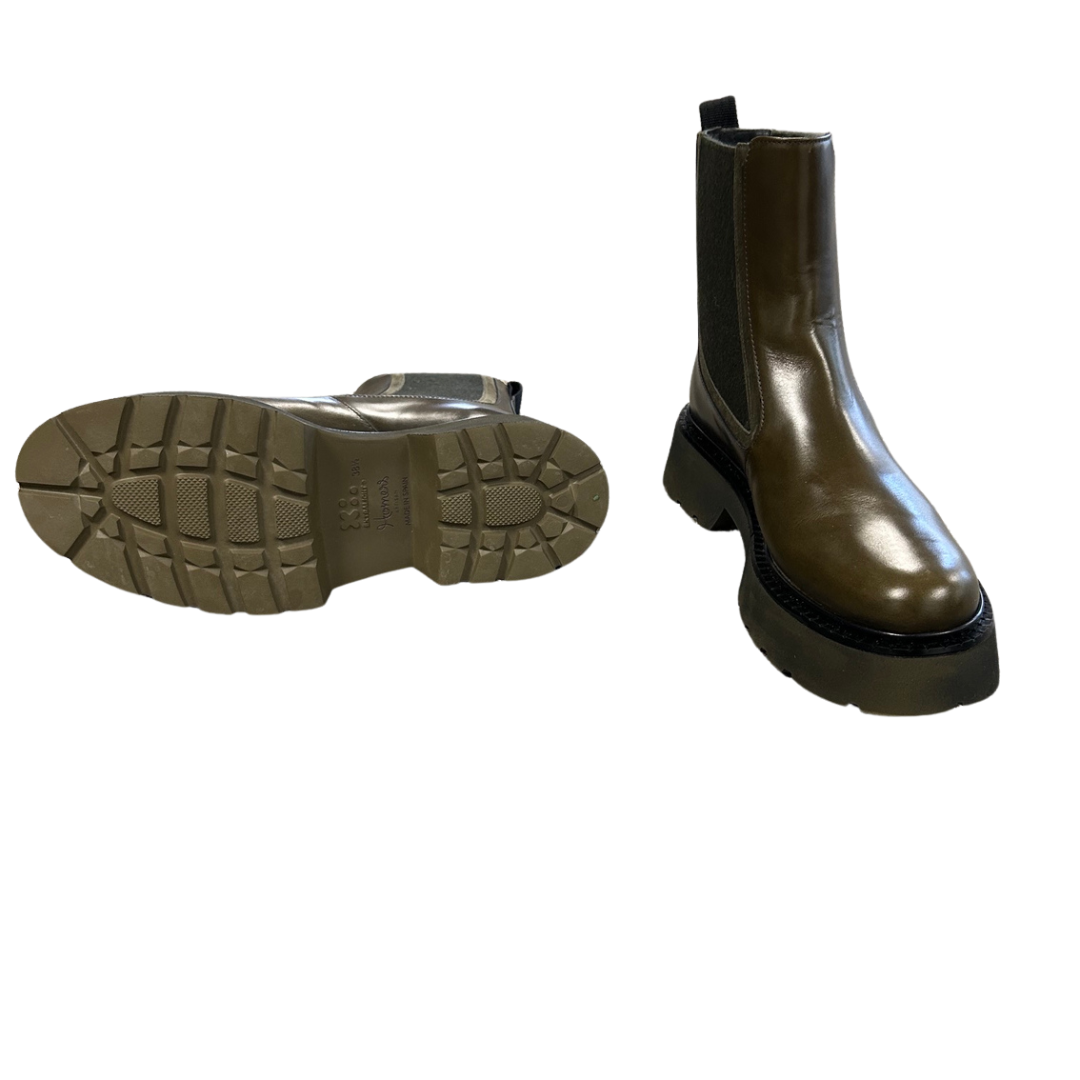 Row Boot