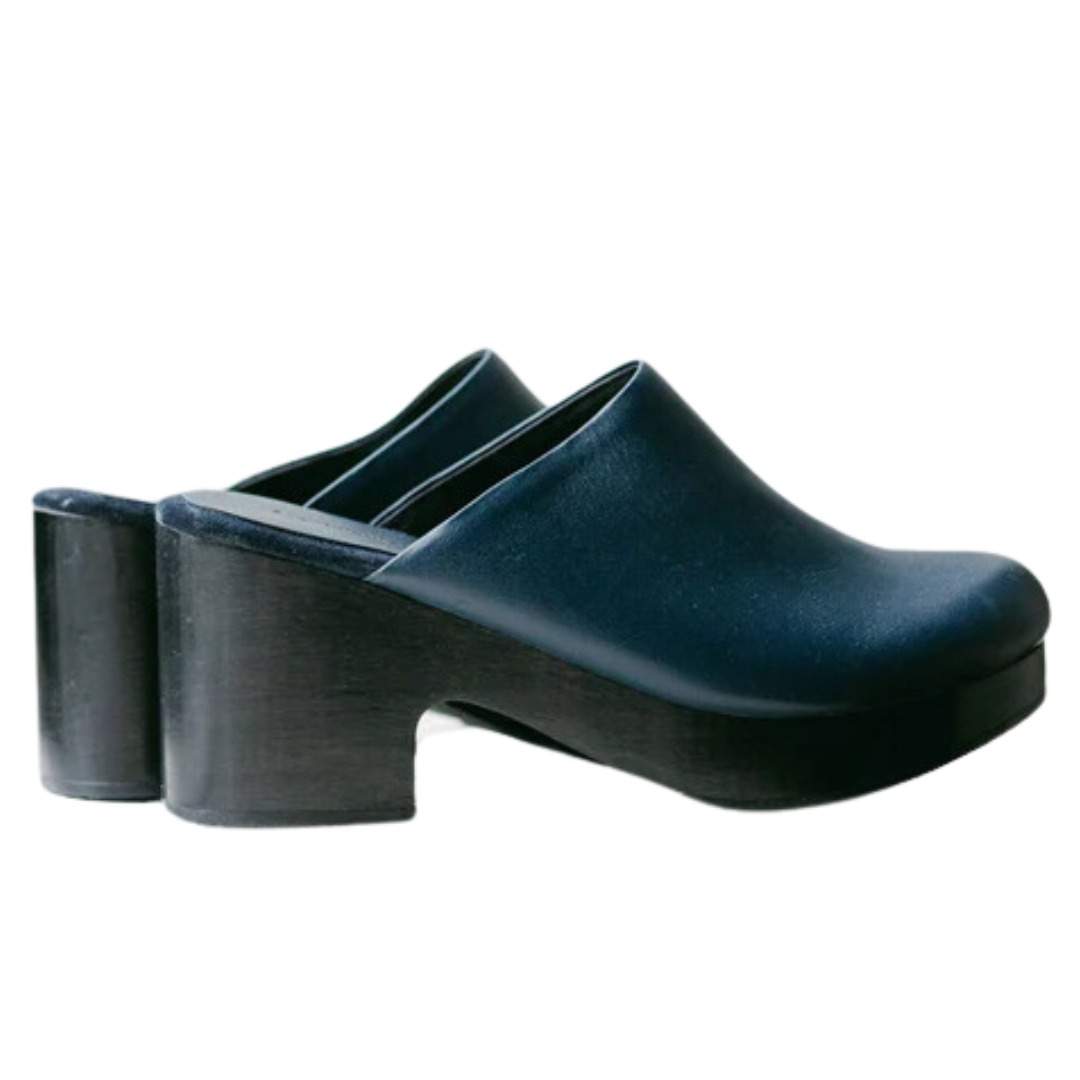 Blaring Clog in Navy