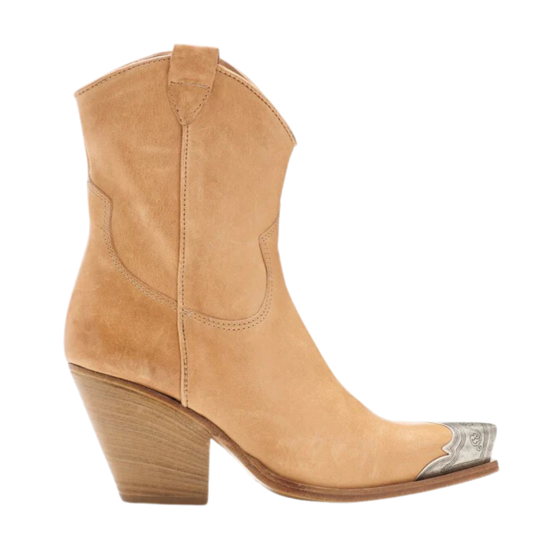 Brayden Western Boots in Camel