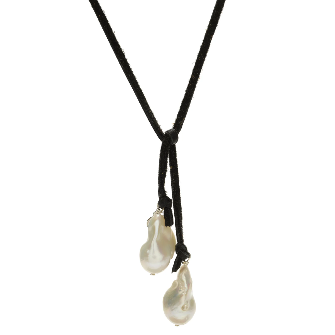 Baroque Lariat in White Pearl/Black