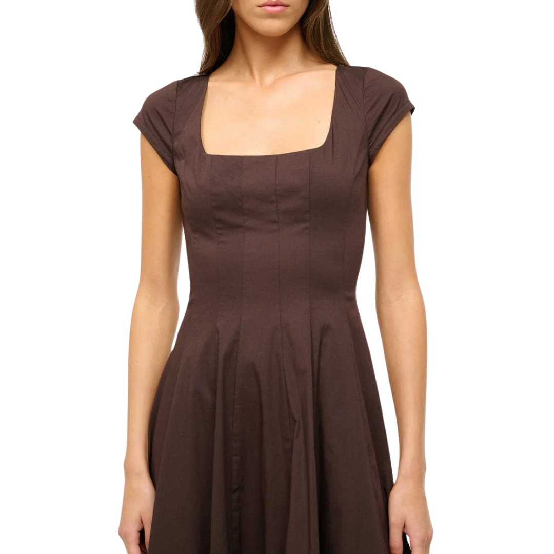 Short Sleeve Wells Dress in Earth