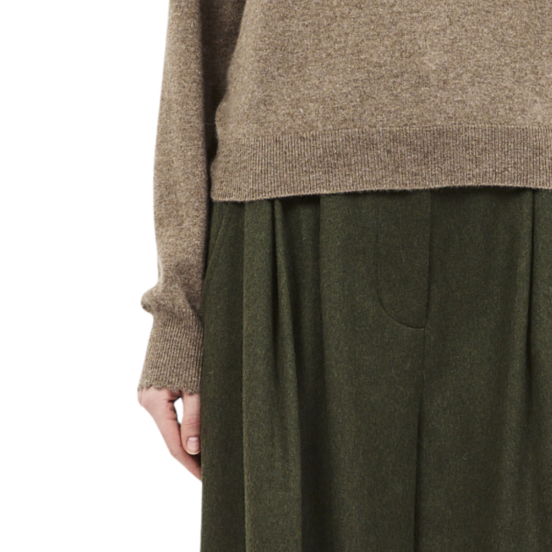 Mona V-Neck Cashmere Pullover in Driftwood
