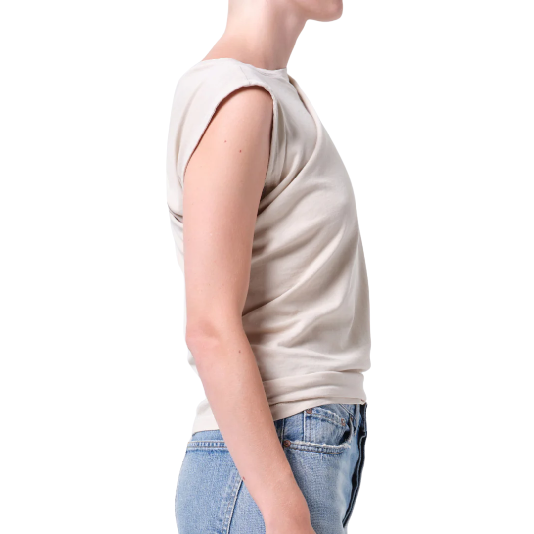 Beth Tee in Rice Grass