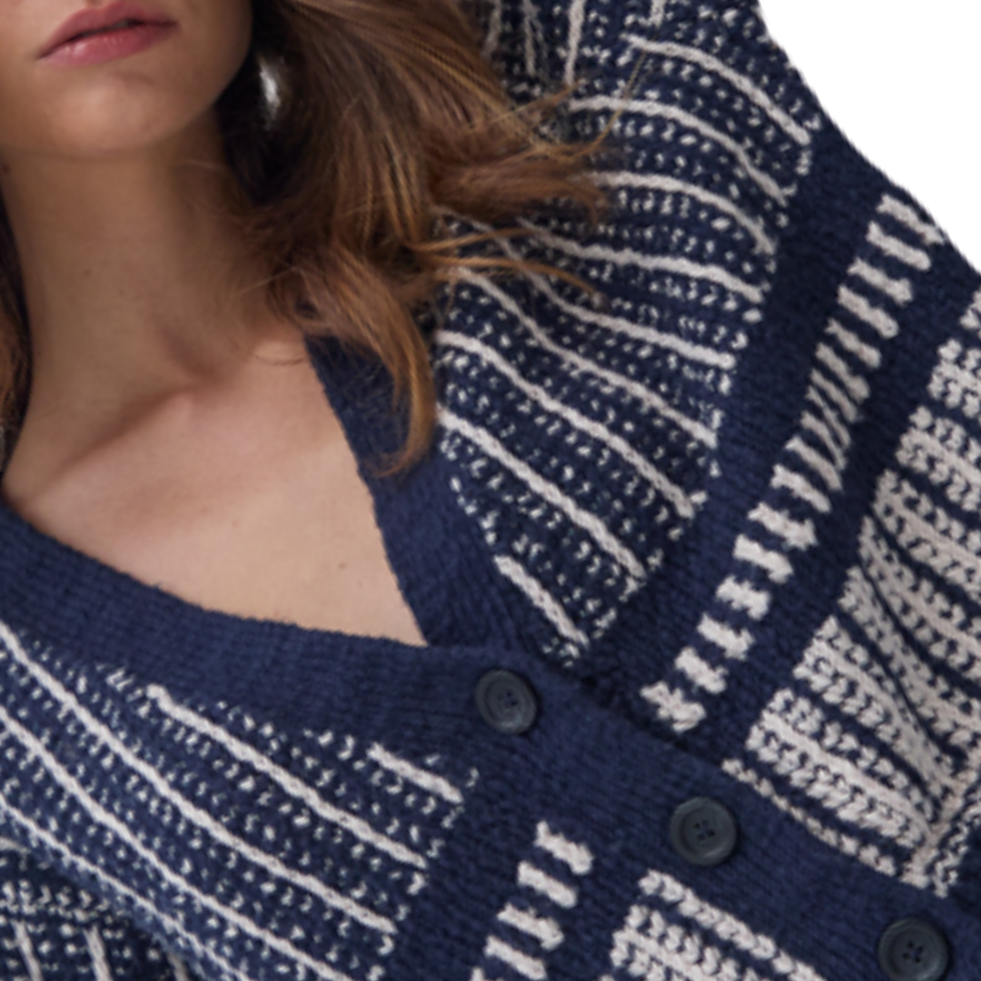2-Tone Jacquard Cropped V-Neck Cardigan in Navy/Sand