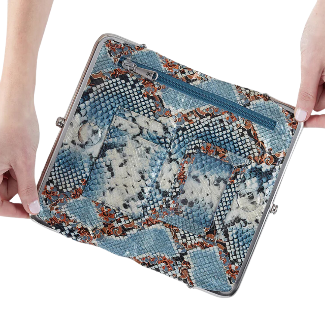 Lauren Clutch-Wallet in Blue Tempest