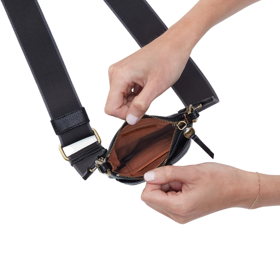 Cass Phone Crossbody in All Black
