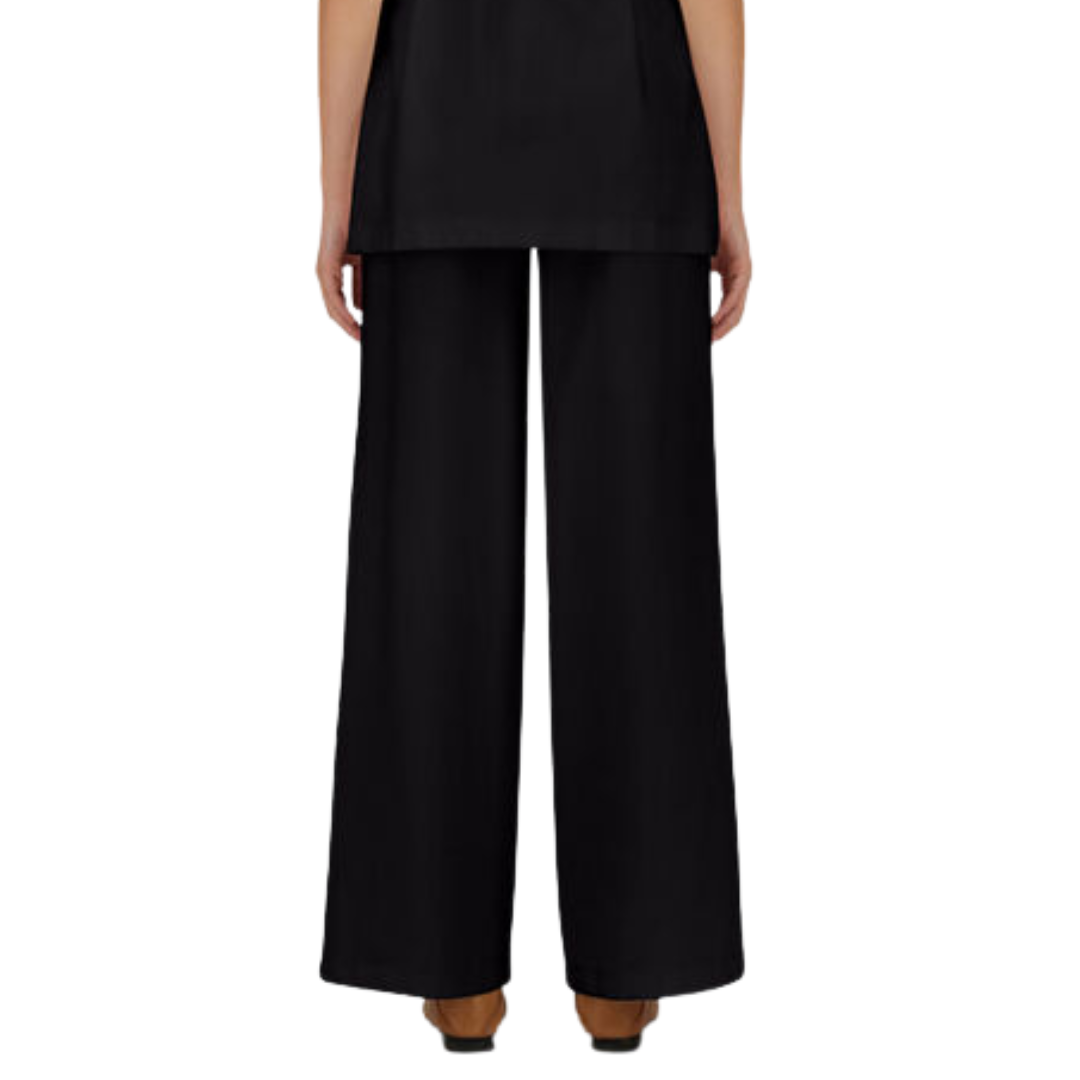 Trousers In Dense Rome Stitch Jersey in Black