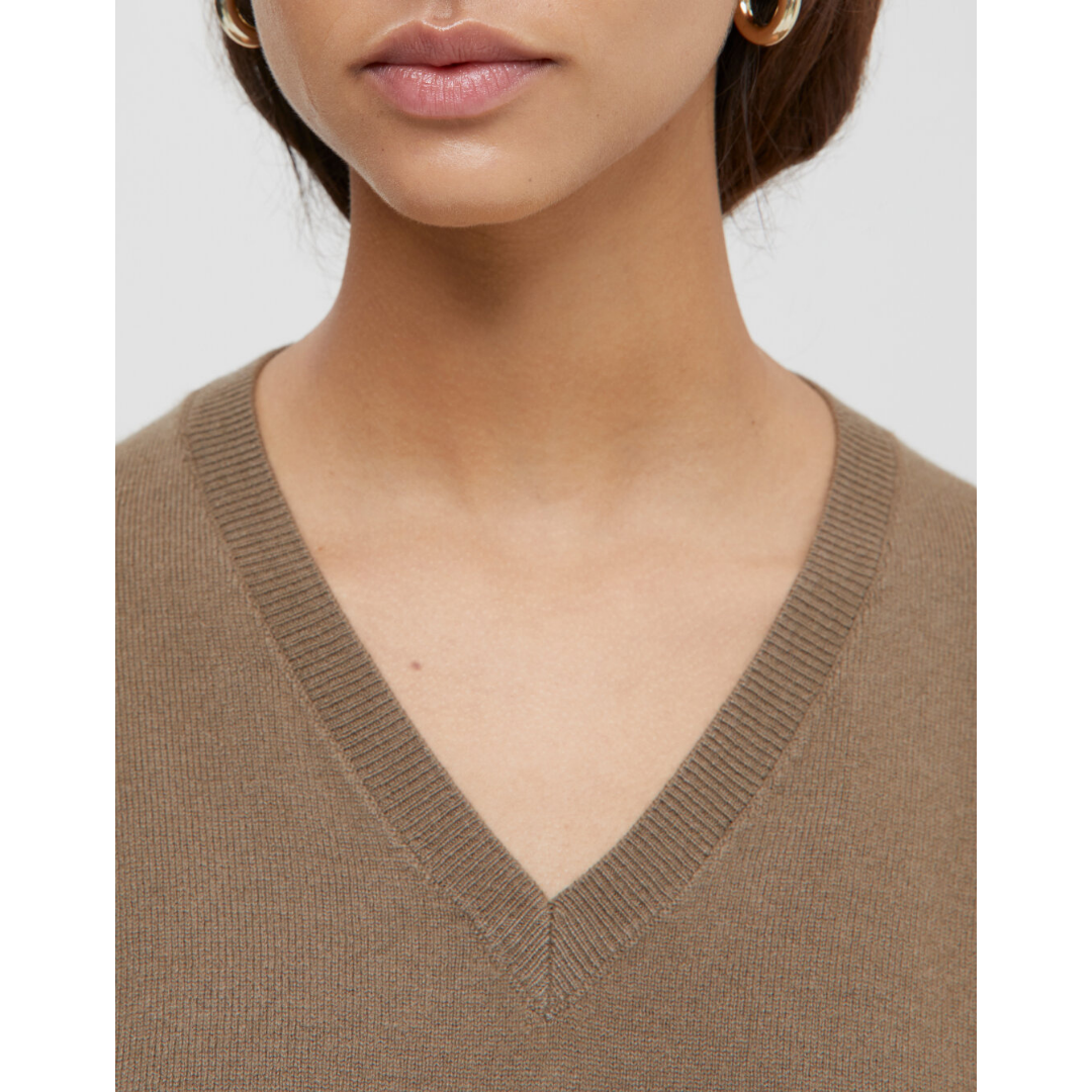 V-Neckline Sweater in Chocolate Chip