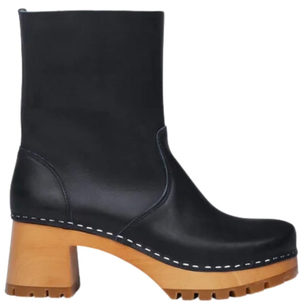 Plain Boot in Black