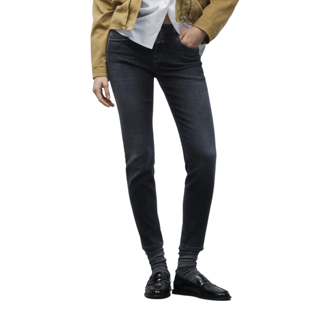 Baker 32" in Dark Grey