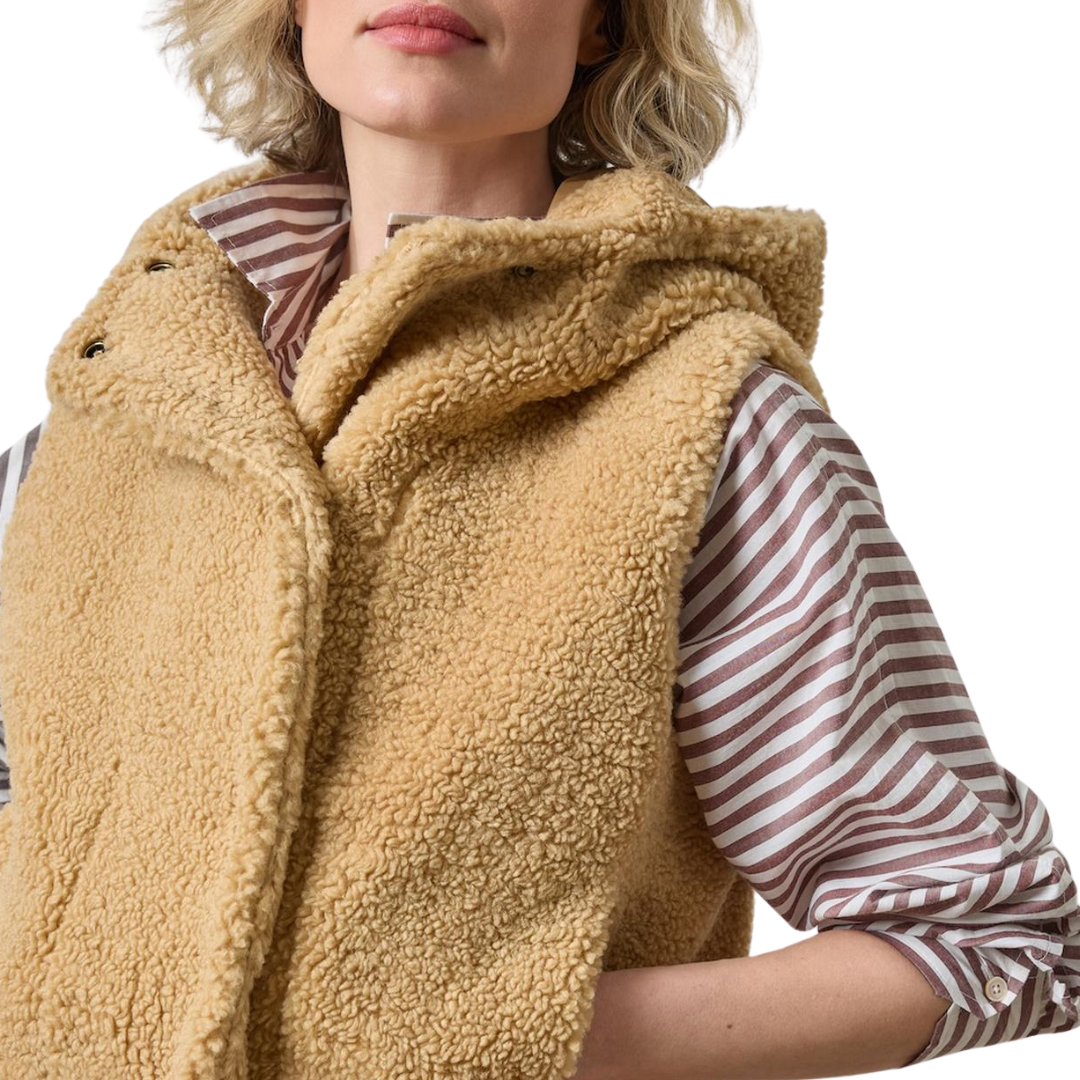 Hooded Sherpa Vest in Sable