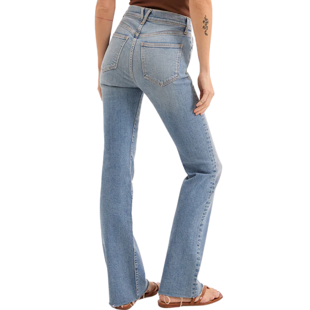 Cameron Raw Hem Bootcut Jean in Riviera Breeze