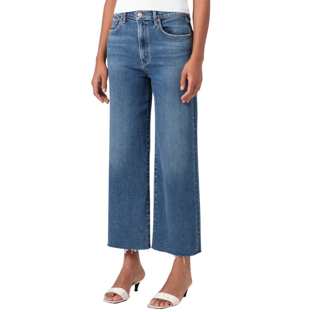 Harper Crop Jean in Motion