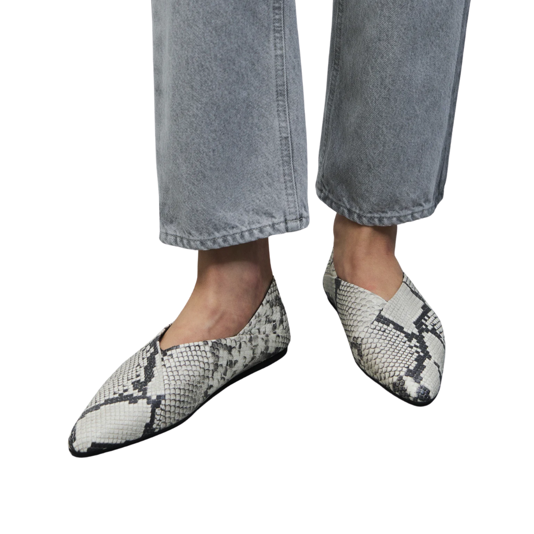 Ballerina Flats in Ivory