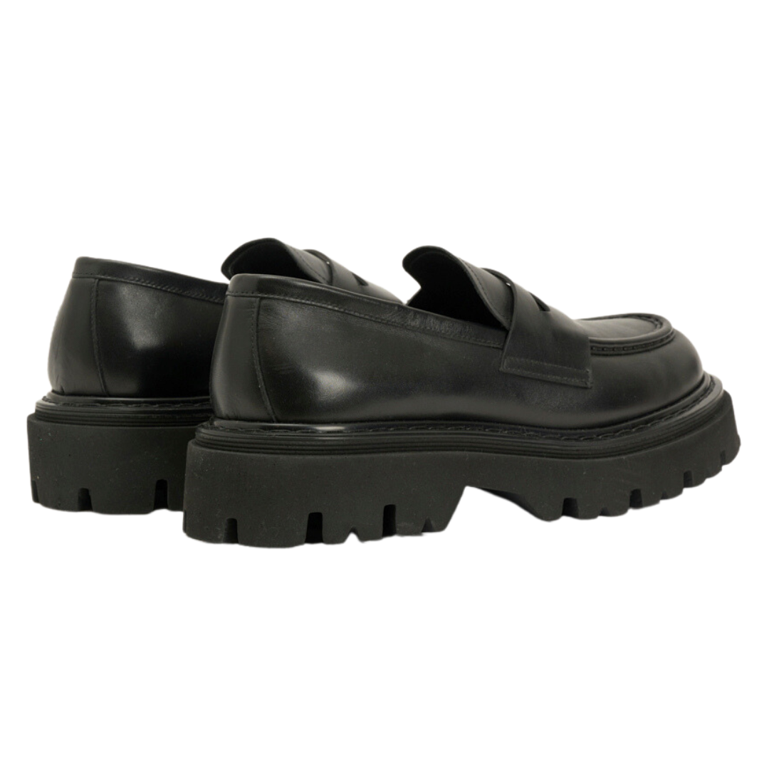 Loafer in Black