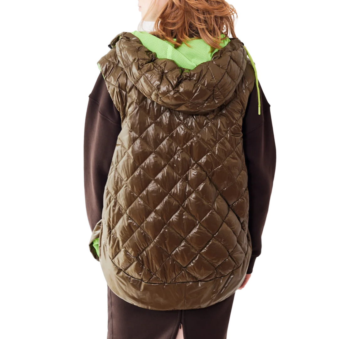 Mesh Lined Quilted Hoodie Vest in Verde Militare