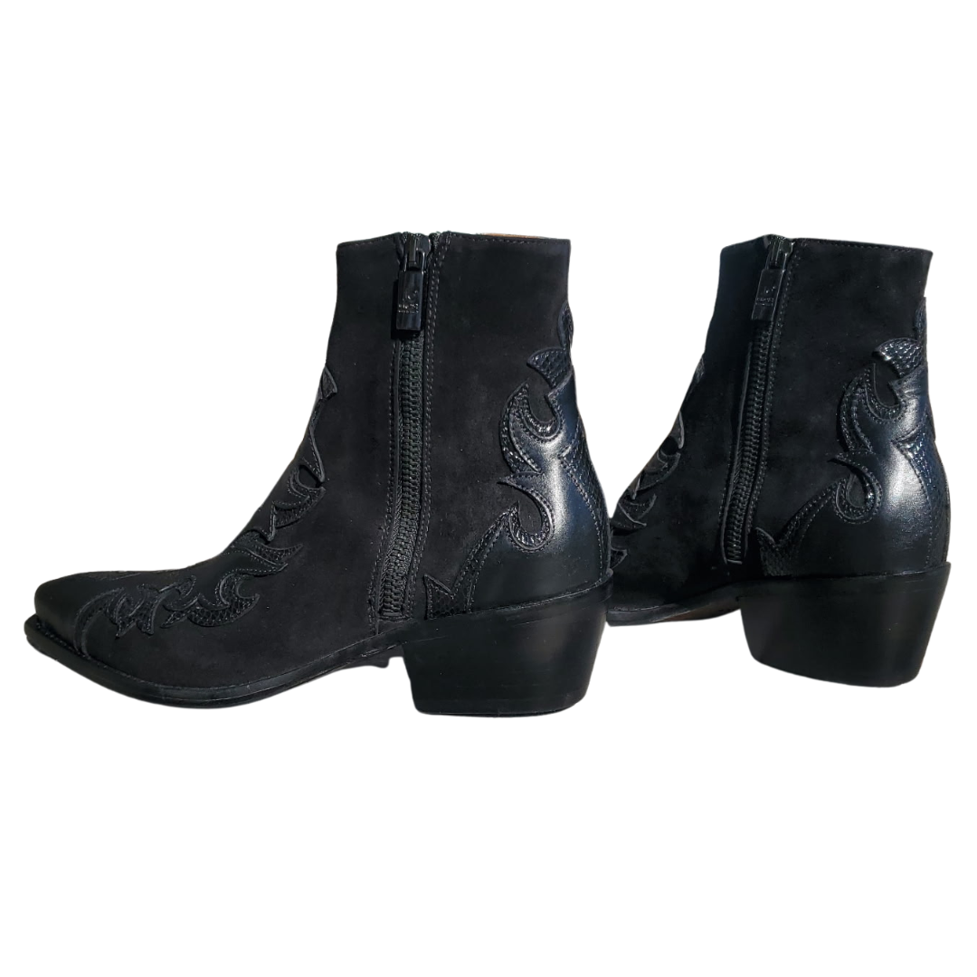 Diver Suede in Black