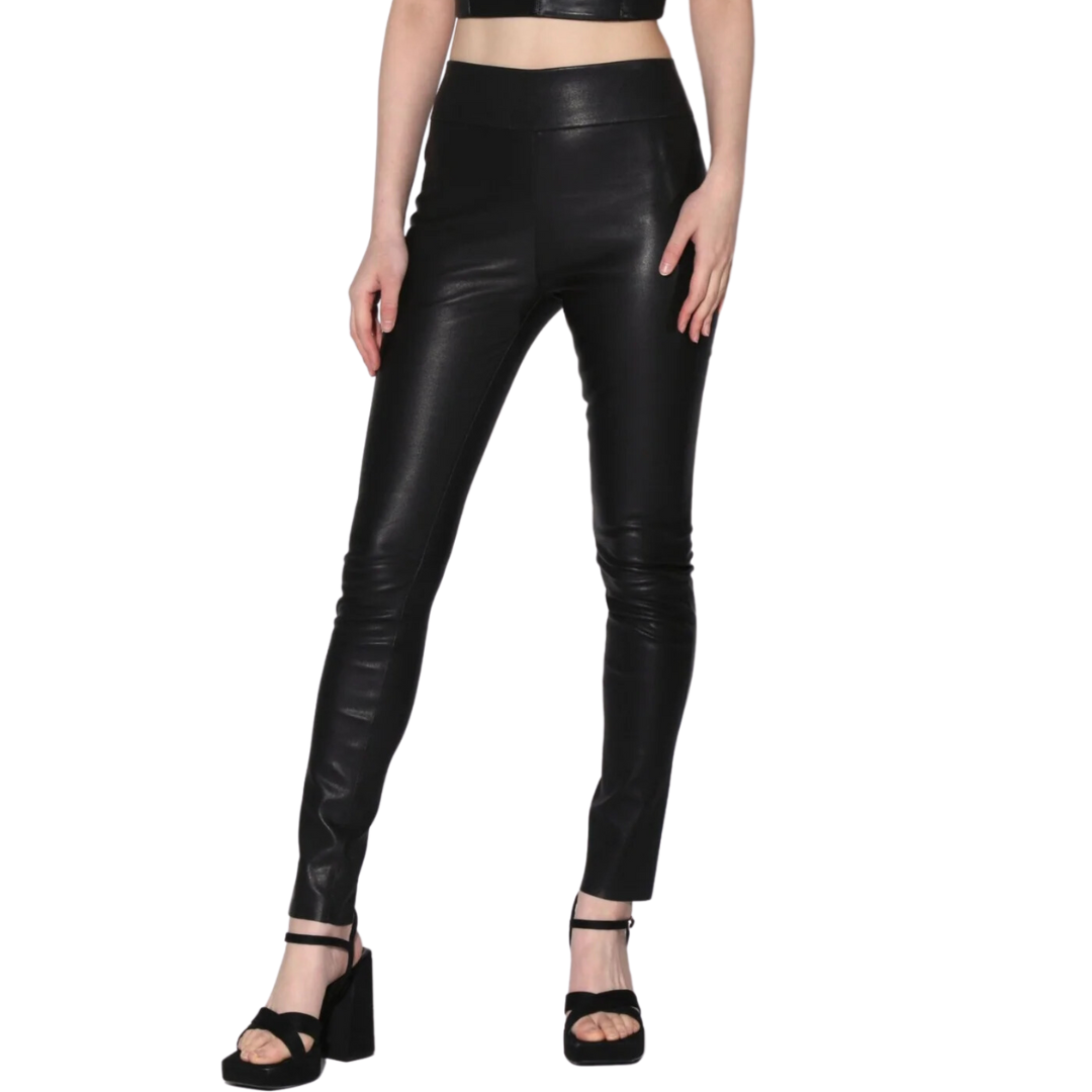 Raquelle Pant in Black