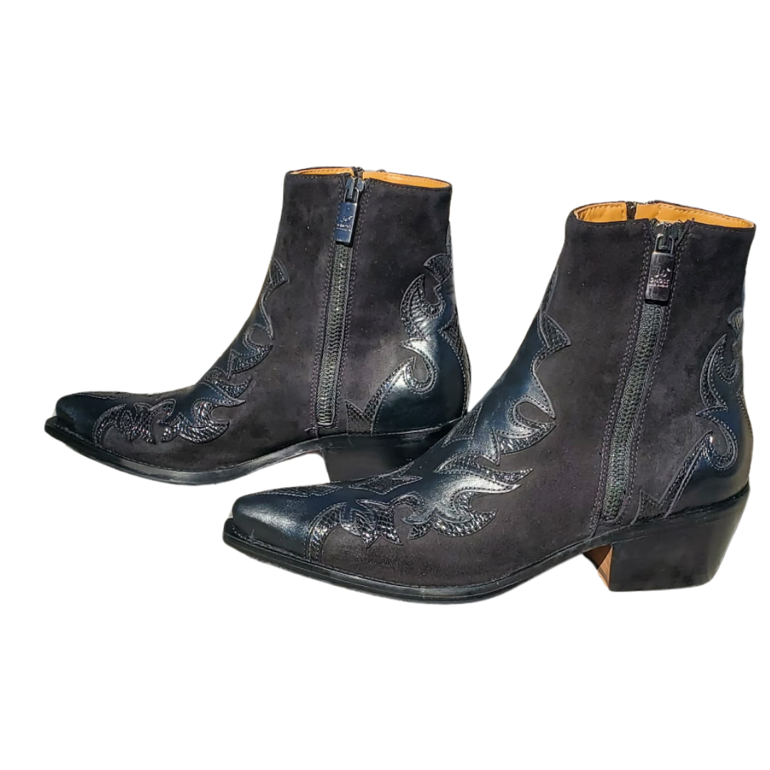 Diver Suede in Black