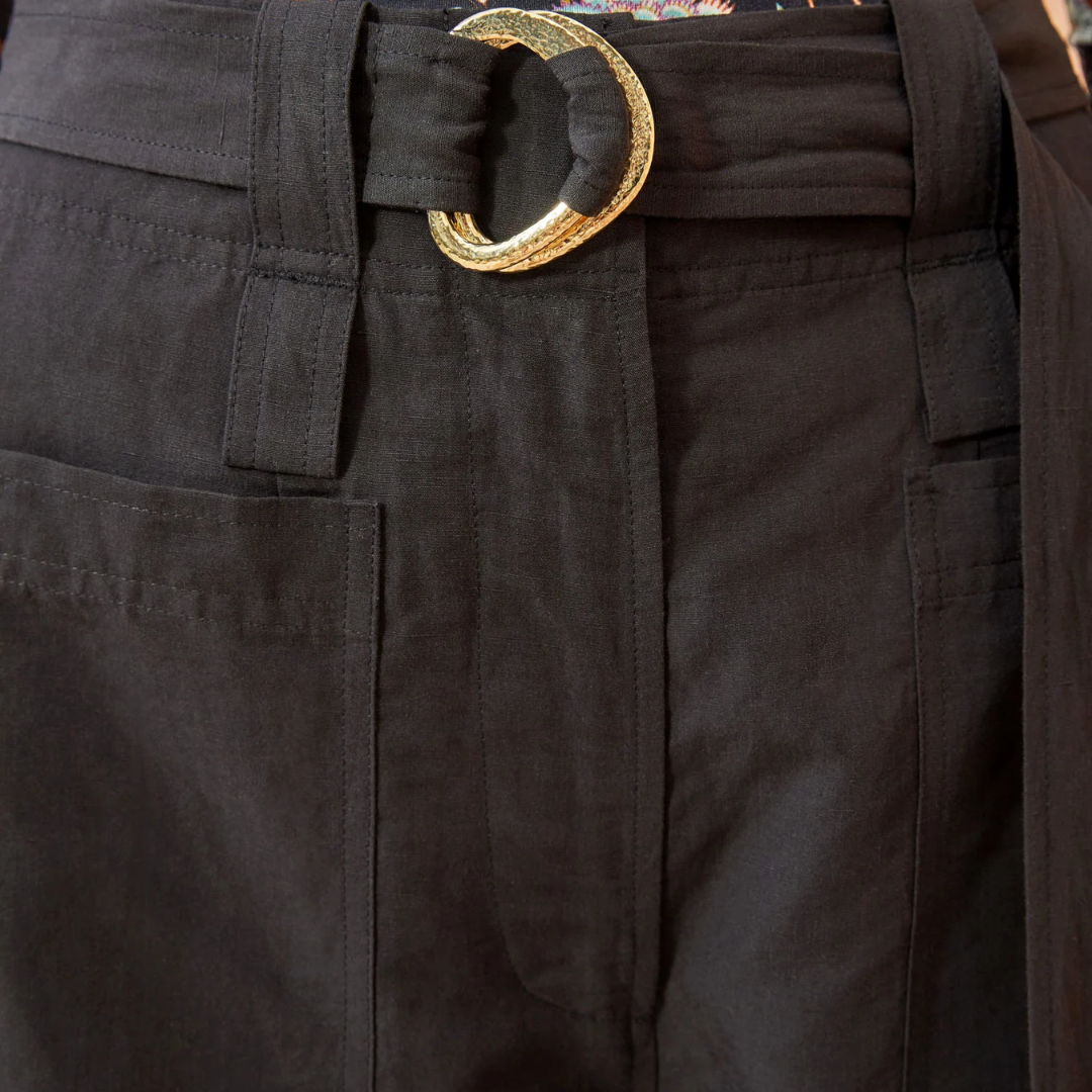 Sabina Pant in Noir
