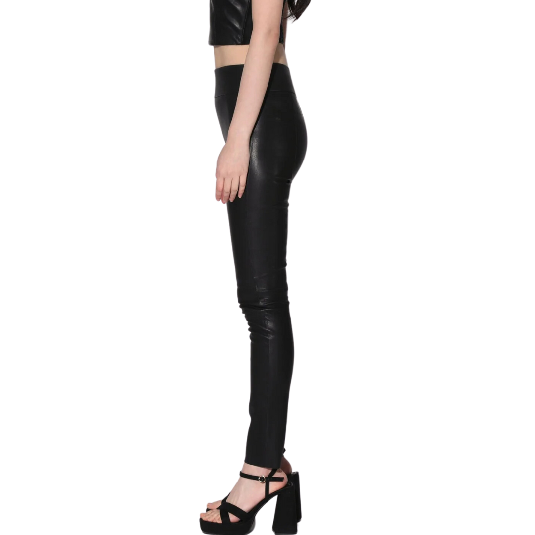 Raquelle Pant in Black