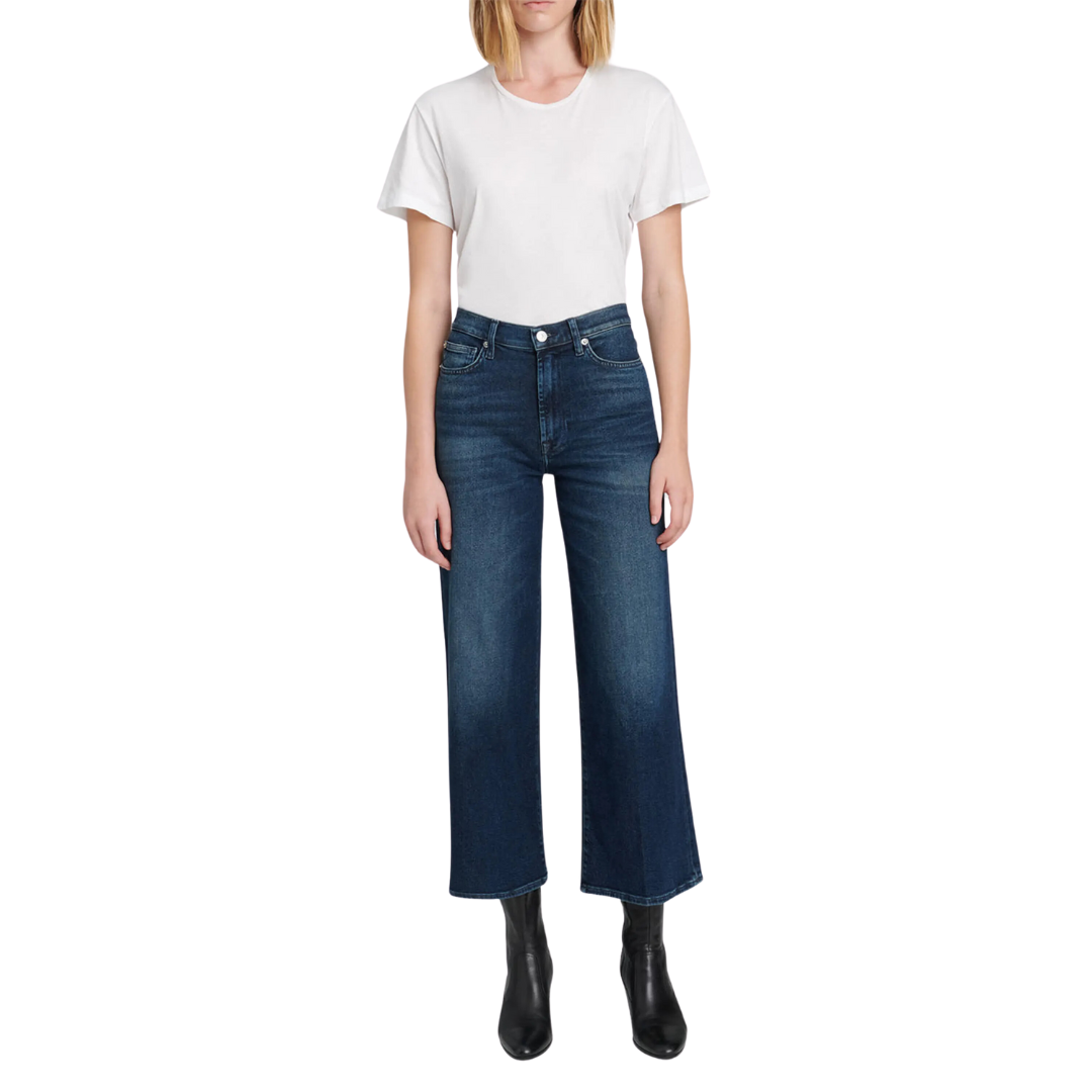 Cropped Jo in Blue Land