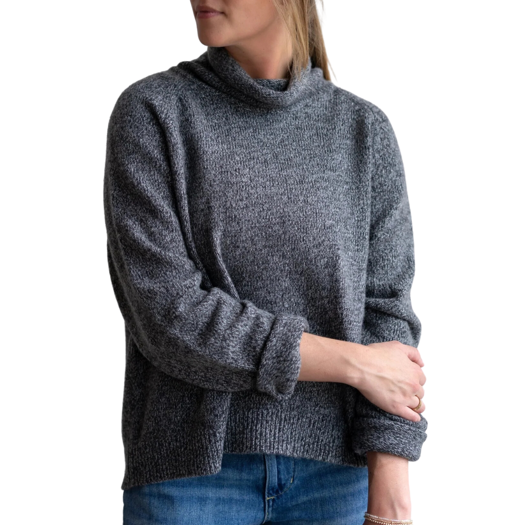 Linden Cashmere Turtleneck in Pebble