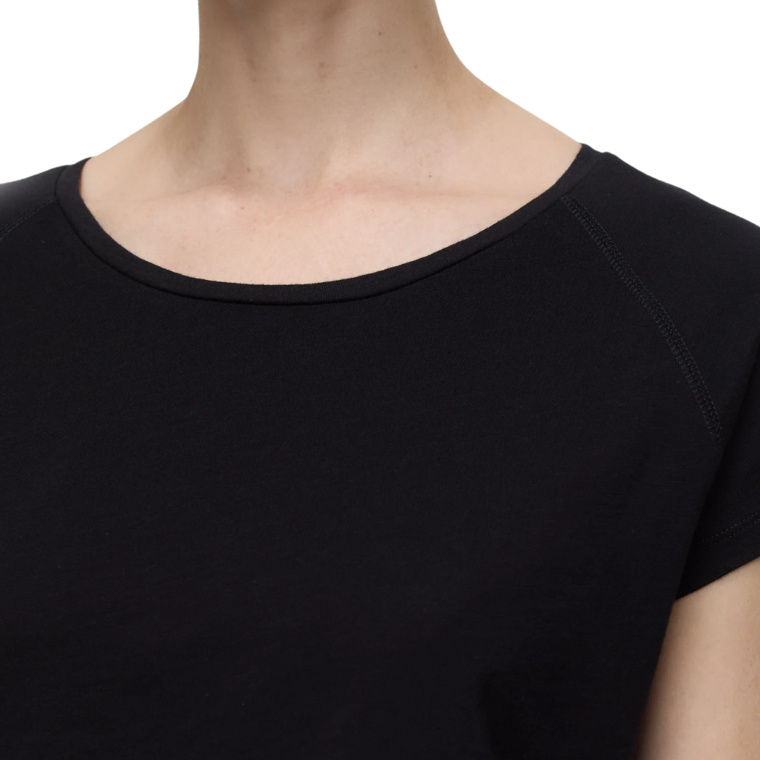 Raglan Shortsleeve Shirt in Black