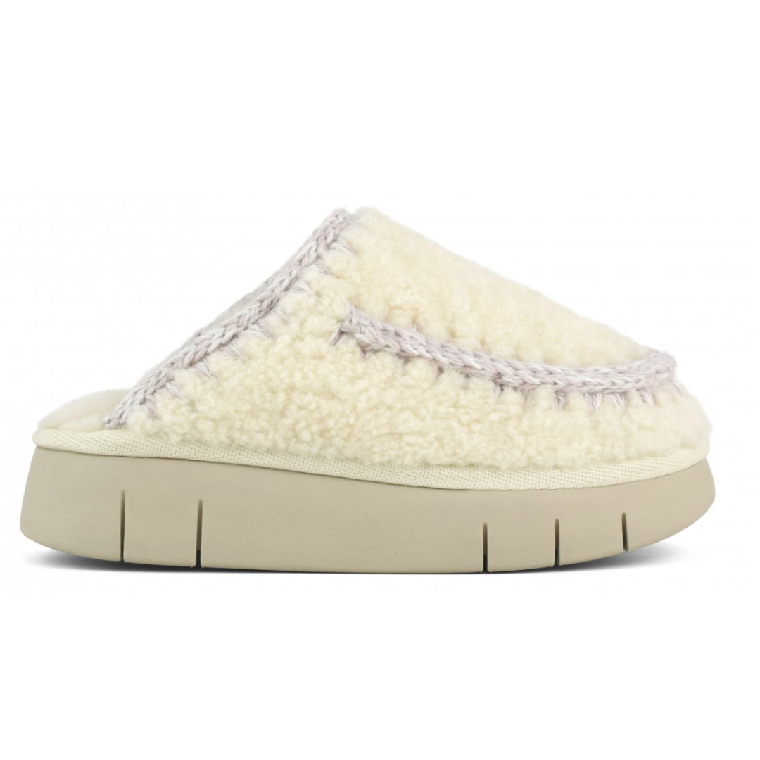 Bounce Clog Curly Sheepskin in Vanilla