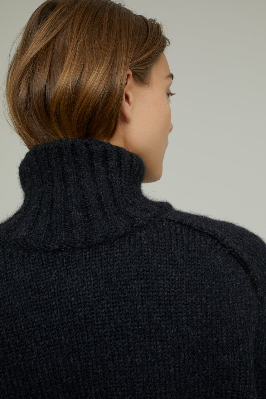 Royal Alpaca Turtleneck Sweater in Black