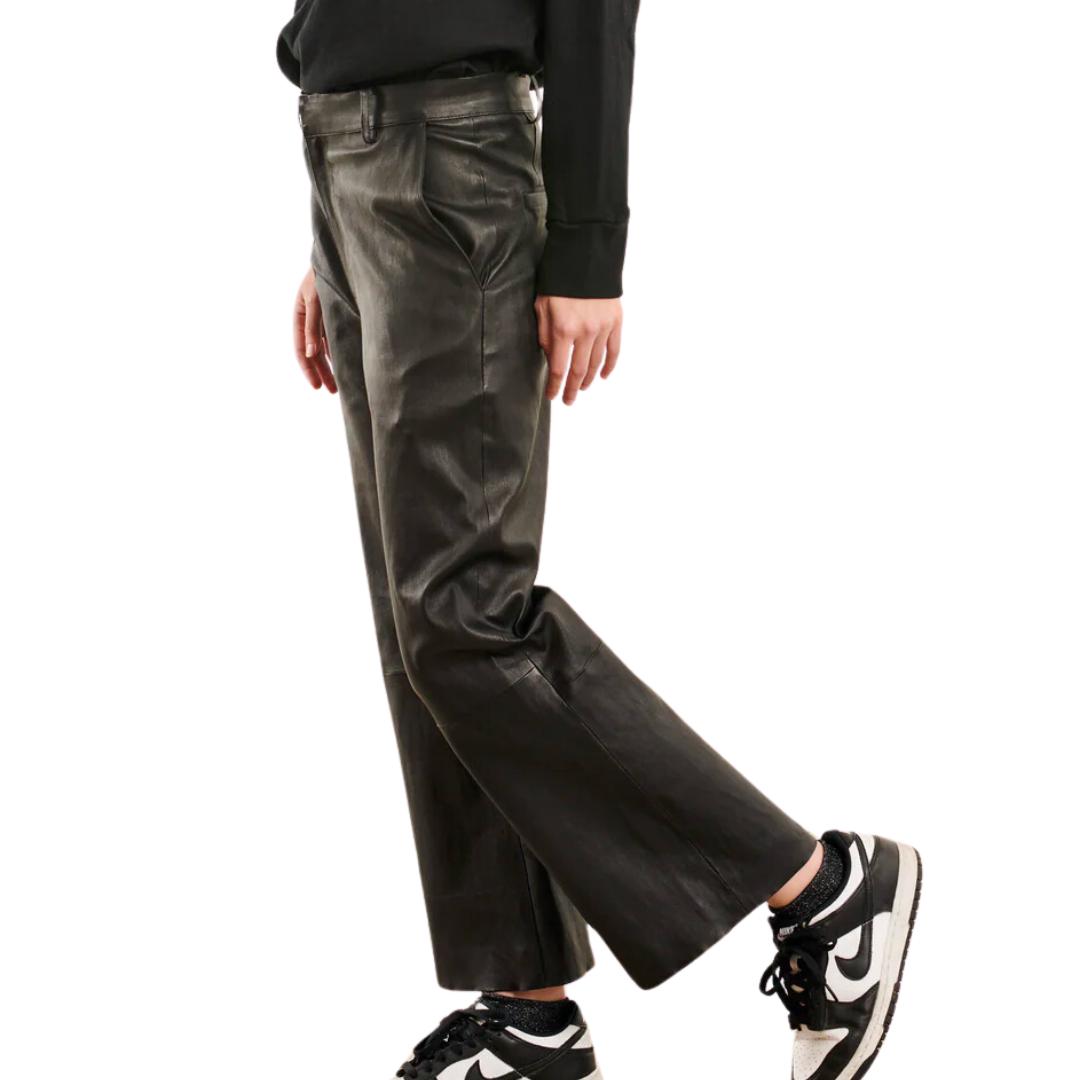 Leather Cropped Trousers in Black