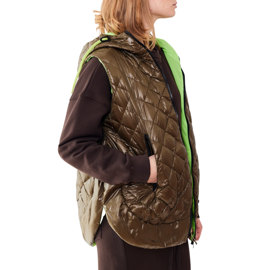 Mesh Lined Quilted Hoodie Vest in Verde Militare