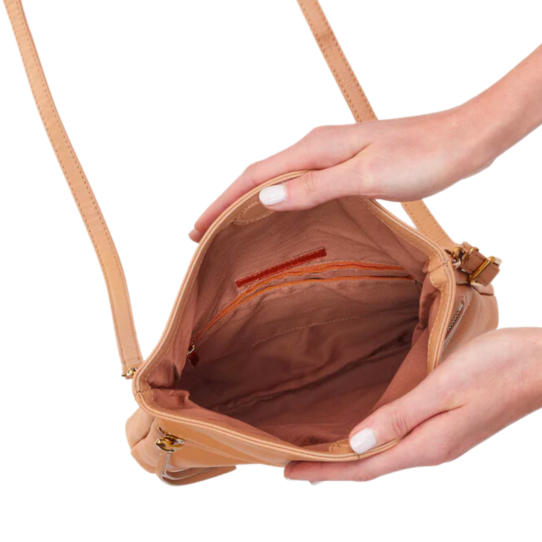 Draft Crossbody in Sandstorm