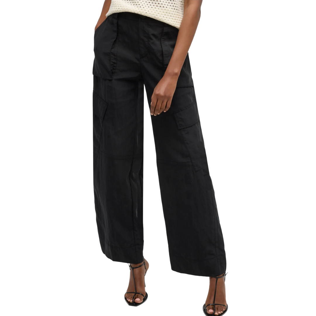 Mid-Rise Fluid Cargo Trouser in Black