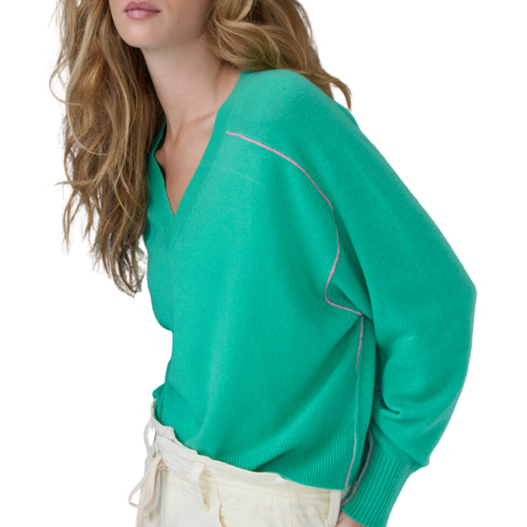 Boxy V Neck w/ Back Yoke in Peapod Combo